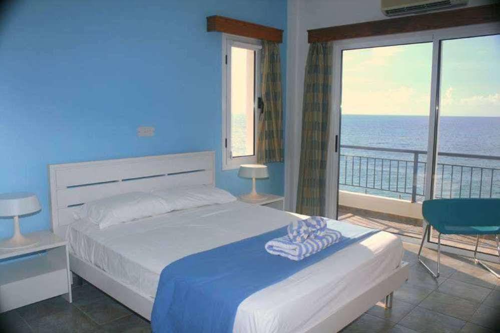 Blue Coral Beach Villas Пафос Екстериор снимка