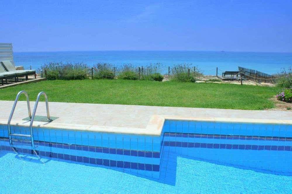 Blue Coral Beach Villas Пафос Екстериор снимка