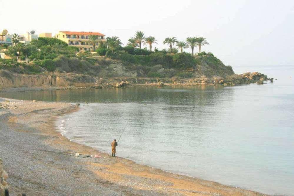 Blue Coral Beach Villas Пафос Екстериор снимка